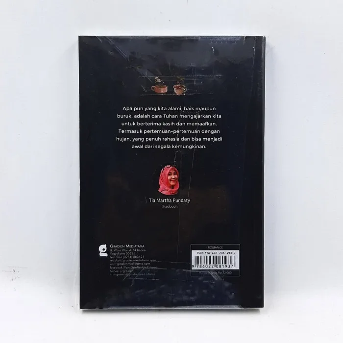 Teduh dan Hujan - Tia Martha Pundaty